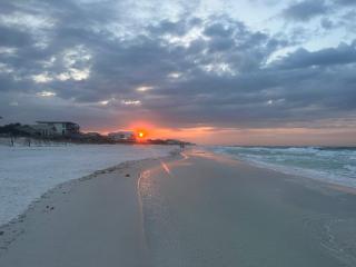 Destin-y 30A Beach Retreat Self Checkin - Huge Private Backyard Deck with Outdoor Shower - Santa Rosa Beach - 3