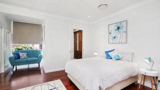 Pine Tree Cottage - Waterfront - Blackwall - 4