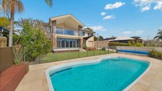 Tranquil Lagoon - Waterfront Luxury - 0