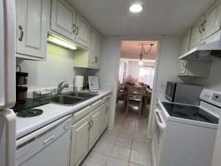 Spacious, cozy villa w/parking in Coligny Villas - 1