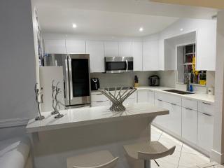 Beautiful House 7 min from Miami Airport w FREE parking - Miami - 4