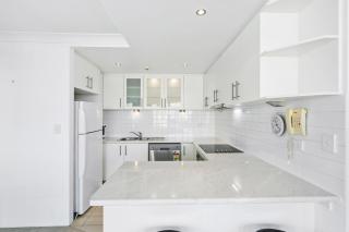 Cosmopolitan - Hosted by Coastal Letting - Gold Coast - 8