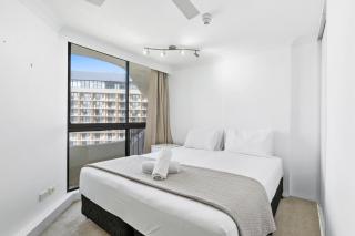 Cosmopolitan - Hosted by Coastal Letting - Gold Coast - 7