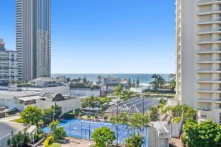 Cosmopolitan - Hosted by Coastal Letting - Gold Coast - 6