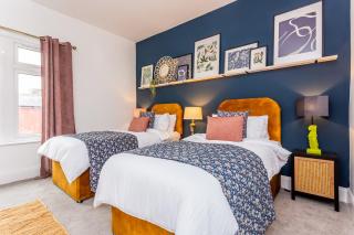 Boho Chic - Stylish Home in City Centre, Sleeps 4 - 7