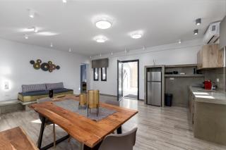 Christianna & George Luxury Hot Tub Apartment - Fira - 7