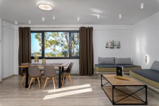 Christianna & George Luxury Hot Tub Apartment - Fira - 3