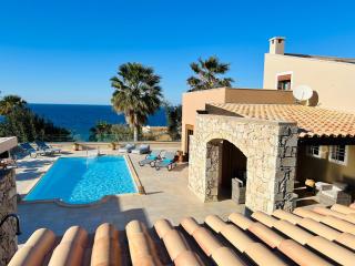 Kiki's Seaview Villa - Gerani - 6