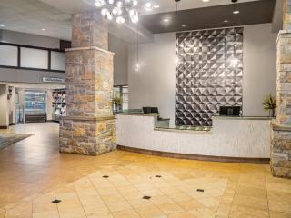 Crowne Plaza Milwaukee South by IHG - 3