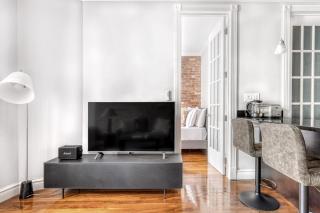 SoHo 2BR w WD Balcony nr Whole Foods NYC-892 - New York - 8