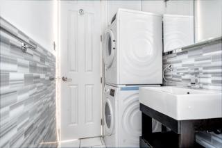 SoHo 2BR w WD Balcony nr Whole Foods NYC-892 - New York - 1