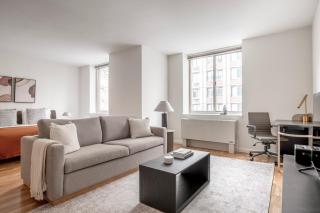 UES studio w elevator doorman nr Central Park NYC-1038 - 0