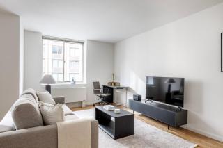 UES studio w elevator doorman nr Central Park NYC-1038 - 9