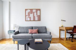 Midtown 1BR w Gym Doorman nr Central Park NYC-510 - New York - 0
