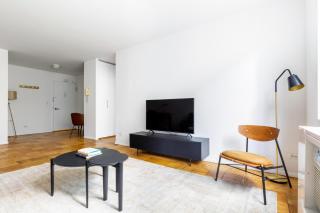 Midtown 1BR w Gym Doorman nr Central Park NYC-510 - New York - 9