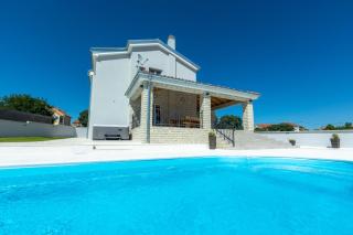 Villa Relax with sauna & jacuzzi &gym - Gornji Zemunik - 8