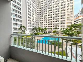 Stunning 1BR Balcony Pool view W/ Wi-Fi Grace Res - Manila - 9
