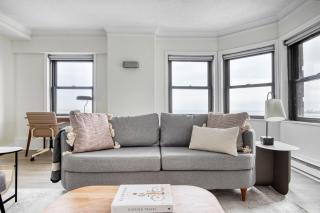 Gold Coast 2BR w Doorman Gym 2 blocks to L CHI-556 - 4