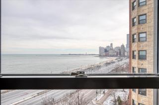 Gold Coast 2BR w Doorman Gym 2 blocks to L CHI-556 - 1