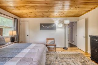 Luxury Chalet on 50 Acres, Hot Tub, Game Room, Mountain View & seasonal spring - Mineral Bluff - 7