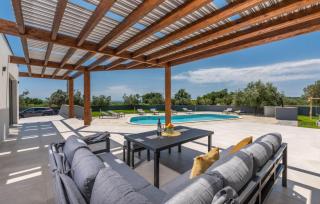 A lovely poolside villa in Krnica ideal for family - Krnica - 4