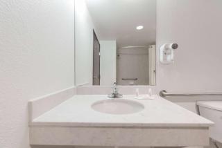 Super 8 by Wyndham Weatherford - Weatherford - 3