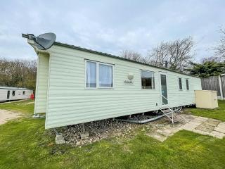 Superb Caravan At Kessingland Beach In Suffolk, Sleeps 8 Ref 90015Bc - 9