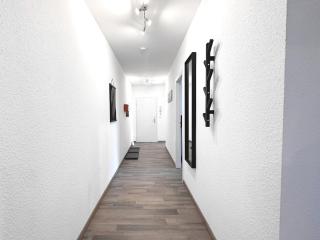 VAZ Apartments Freiheit 2 für Monteure, Küche, TV, WLAN, Balkon - 4