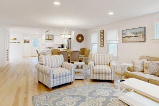 Beau's Beach House - Gloucester - 7