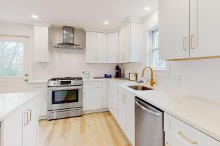 Beau's Beach House - Gloucester - 3