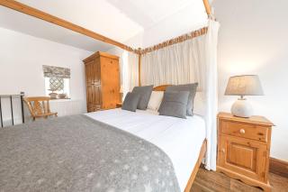 Potter's Wheel, by the lake - 3