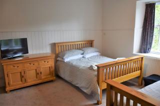 Coachmans Cottage - 2