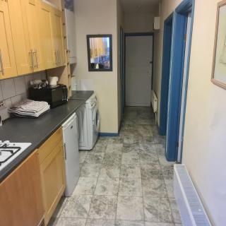 2 Bedroom w/shower flat, ALL TO YOU, not shared - Brentford - 1