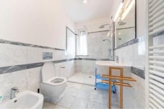 Beachfront Haven Sleeps 8 maximum 9 Sea Views terrace and high speed Wi-Fi - Roseto degli Abruzzi - 6