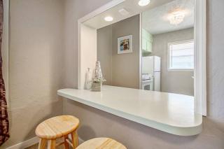 Cozy & Comfy - Few blocks away from Plaza District - 1