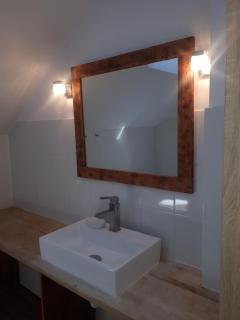 Dom nad jeziorem z linią brzegową - 4