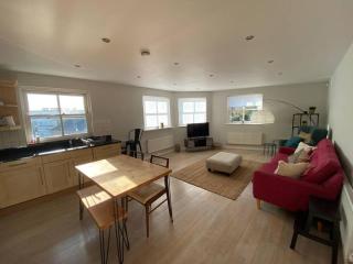 The Penthouse, Winchester - Winchester - 4