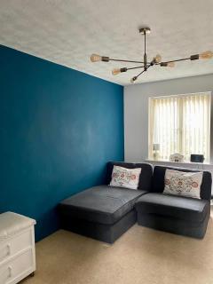 Manchester 2 Bedroom House with Garden - 5