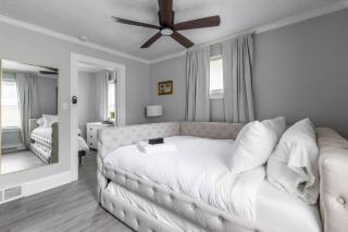 Quiet Modern Home w/ Hot Tub! - Parma - 5