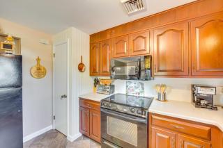 10 Mi to Dtwn Lancaster Charming Home with Yard! - 2