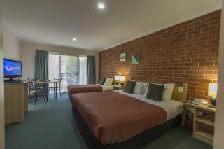 Rose Garden Motel - 1