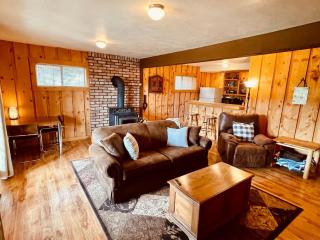 Runway Cabin Retreat With Private Hot Tub! - Duck Creek Village - 6