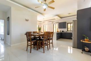 Sun Shine Luxury Villas 2 bedroom Pool & Gym Ocho Rios St Ann - Ocho Rios - 8