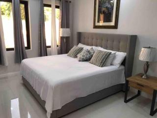 Sun Shine Luxury Villas 2 bedroom Pool & Gym Ocho Rios St Ann - 2