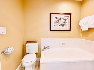 Lighthouse 1405 by ALBVR - Floor to ceiling sliding glass doors - 2BR plus kid's bunk room - Gulf Shores - 2