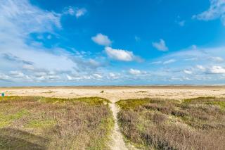 Galveston Beachfront at Sea Isle with community pool tennis fishing - 8