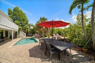 3 BED 3 BATH Tropical Paradise WATERFRONT POOL HOUSE - On Canal - DIRECT ACCES TO GULF - Naples - 1