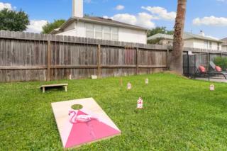 Flamingo Pool Oasis with Covered Patio, BBQ, 4 BR - 2