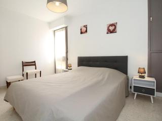 Bel Appartement T2 avec Loggia à 2 Min des Thermes, Wi-Fi, Classé 2 Étoiles - FR-1-553-211 - 2