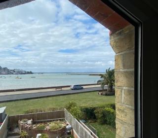 Cozy coastguard cottage with sea views - East Cowes - 0